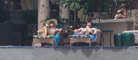 Nick Jonas y Delta Goodrem al sol mexicano