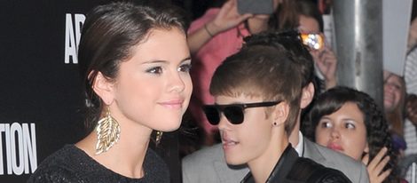 Justin Bieber y Selena Gómez apoyan a Taylor Lautner en el estreno de su nueva película: 'Abduction'