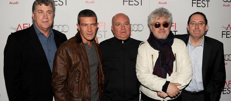 Antonio Banderas, Agustín y Pedro Almodóvar en el homenaje a 'El Deseo' en Los Angeles