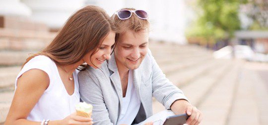 Pareja teniendo una cita