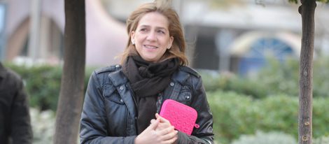 La Infanta Cristina ante la sede de La Caixa en Barcelona