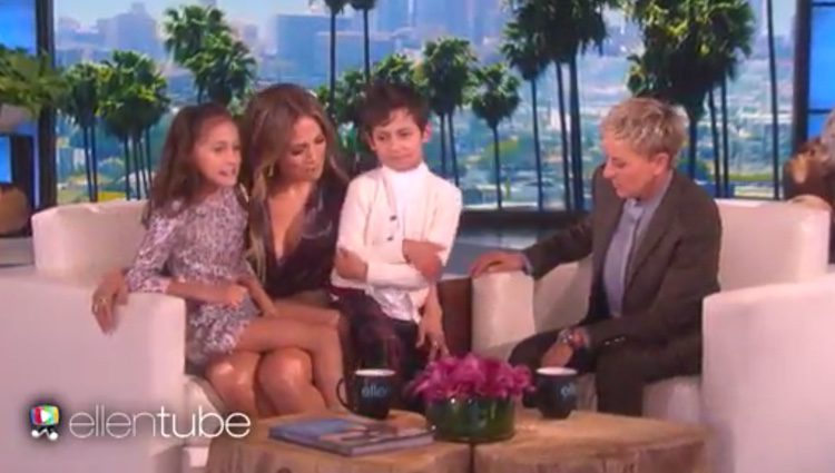 Jennifer Lopez junto a sus hijos Max y Ennie en 'El show de Ellen DeGeneres'