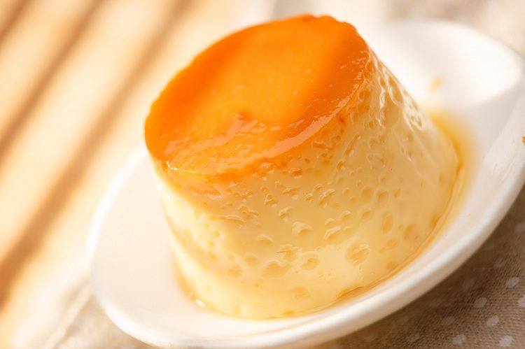 El flan casero se dejará reposar durante unos minutos a temperatura ambiente
