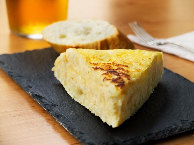 Una vez la sacamos de la sartén ya está lista para comer