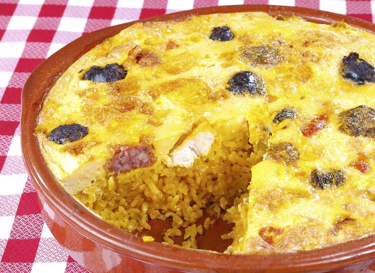 &nbsp;La cabeza de ajo la dejaremos en el centro para que se abra sola con el calor del propio horno