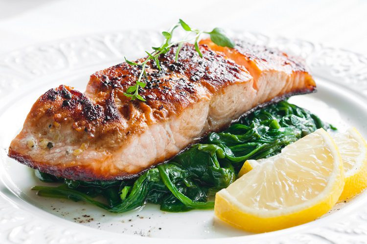 La receta de salmón al vapor con salsa de mostaza es muy nutritiva y saludable