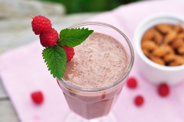 El batido de chocolate con frambuesas es ideal para tomar en verano