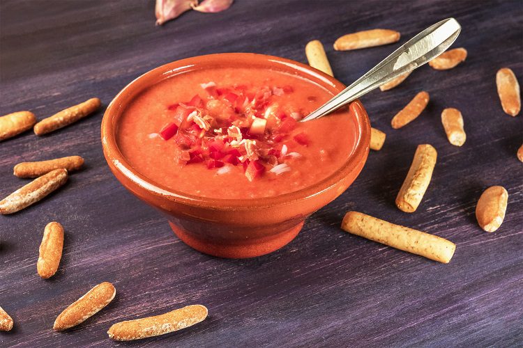 El gazpacho es una crema fría bastante nutritiva