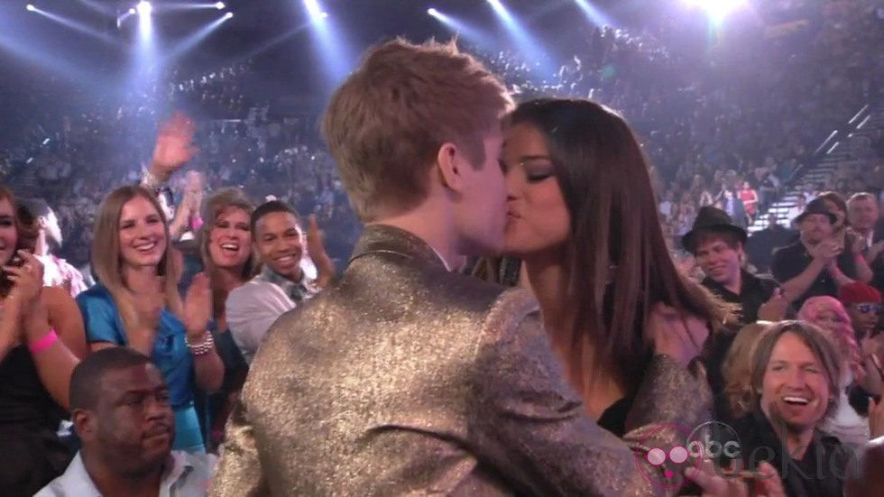 fotos de justin bieber y selena gomez besandose. Justin Bieber y Selena Gomez
