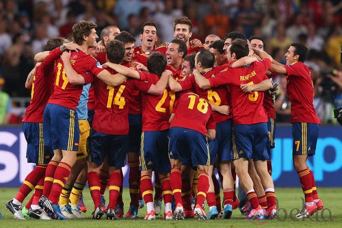 La Selección Española celebra la victoria en la Eurocopa 2012