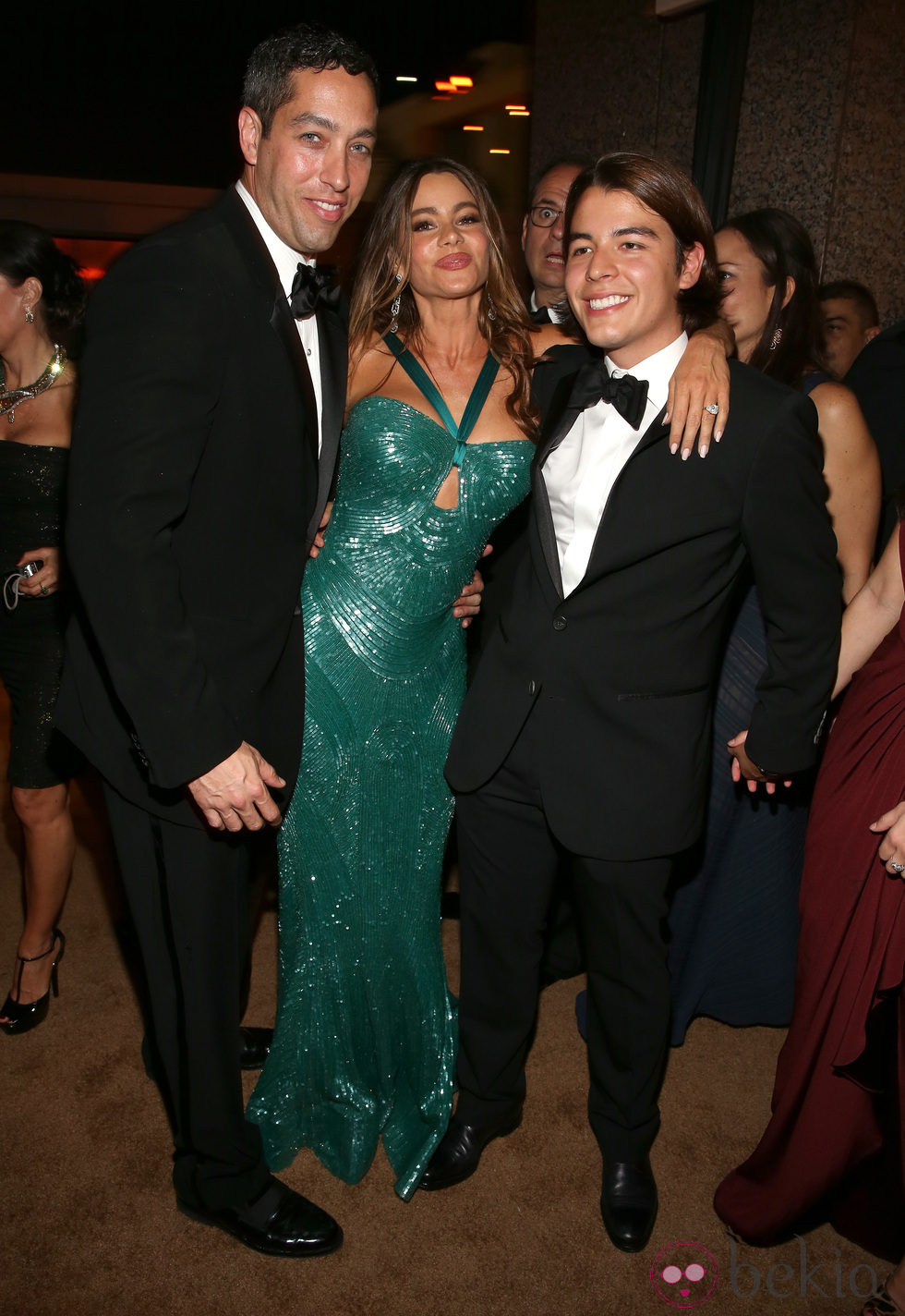 Sofia Vergara con Nick Loeb y su hijo Manolo en la fiesta Fox tras los Emmy 2012