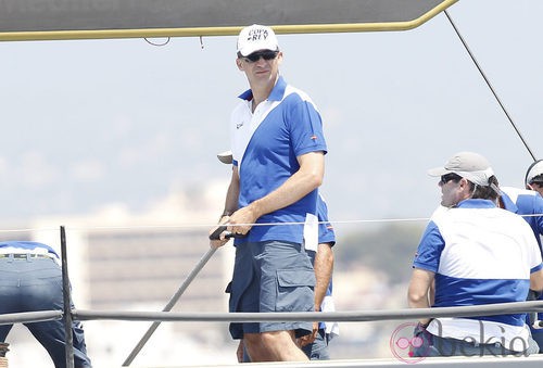 El Príncipe Felipe a bordo del 'Hispano' en la primera regata de la Copa del Rey de Vela 2011