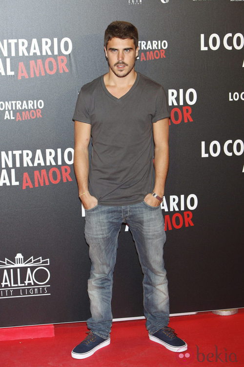 Javier Hernández en el estreno de 'Lo contrario al amor' en Madrid