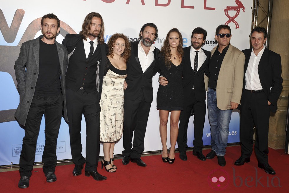 El elenco de 'Isabel' posa en el preestreno de la serie en el Festival de San Sebastián