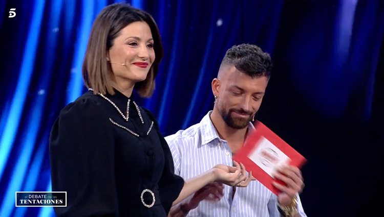 Nagore Robles ofrece el trono de 'Mujere y Hombres y Viceversa' a Rubén | Foto: Telecinco.es