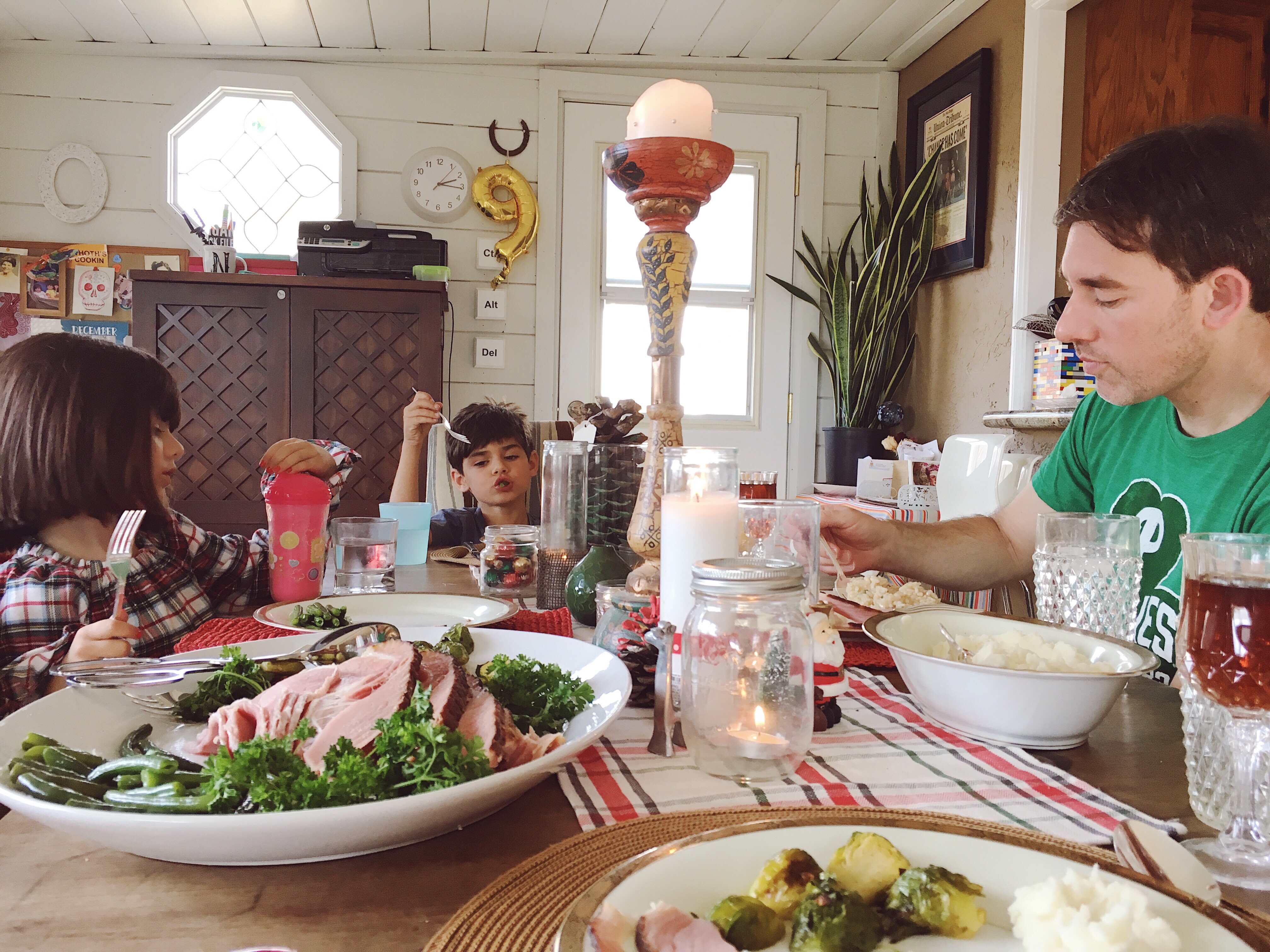 Usa mascarillas con personas con las que NO convives