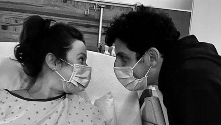 Katie Lowes y Adam Shapiro antes del nacimiento de Vera / Instagram