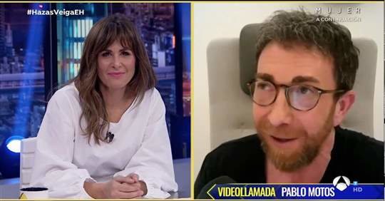 Pablo Motos hablando con Nuria Roca en 'El Hormiguero'/ Foto: Antena 3