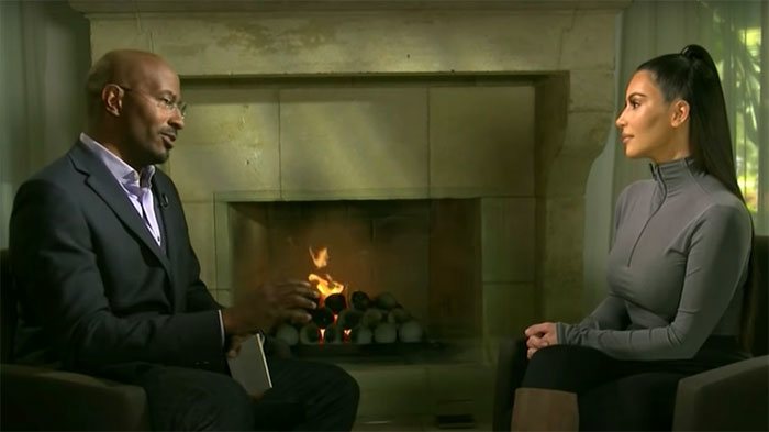 Von Jones entrevistando a Kim Kardashian