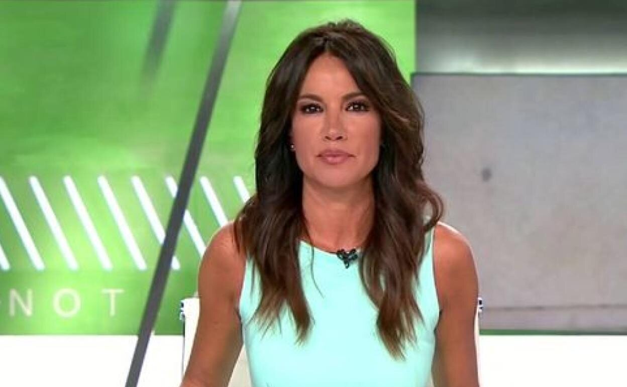 Cristina Saavedra presentando los informativos de La Sexta