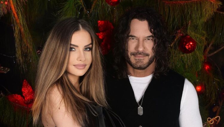 Mario Cimarro junto a su pareja