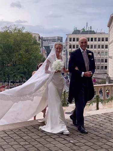 María Laura de Bélgica y su padre, el Príncipe Lorenzo, a la entrada de la Catedral de San Miguel y Santa Gúdula/ Foto: Belgian Royal Palace