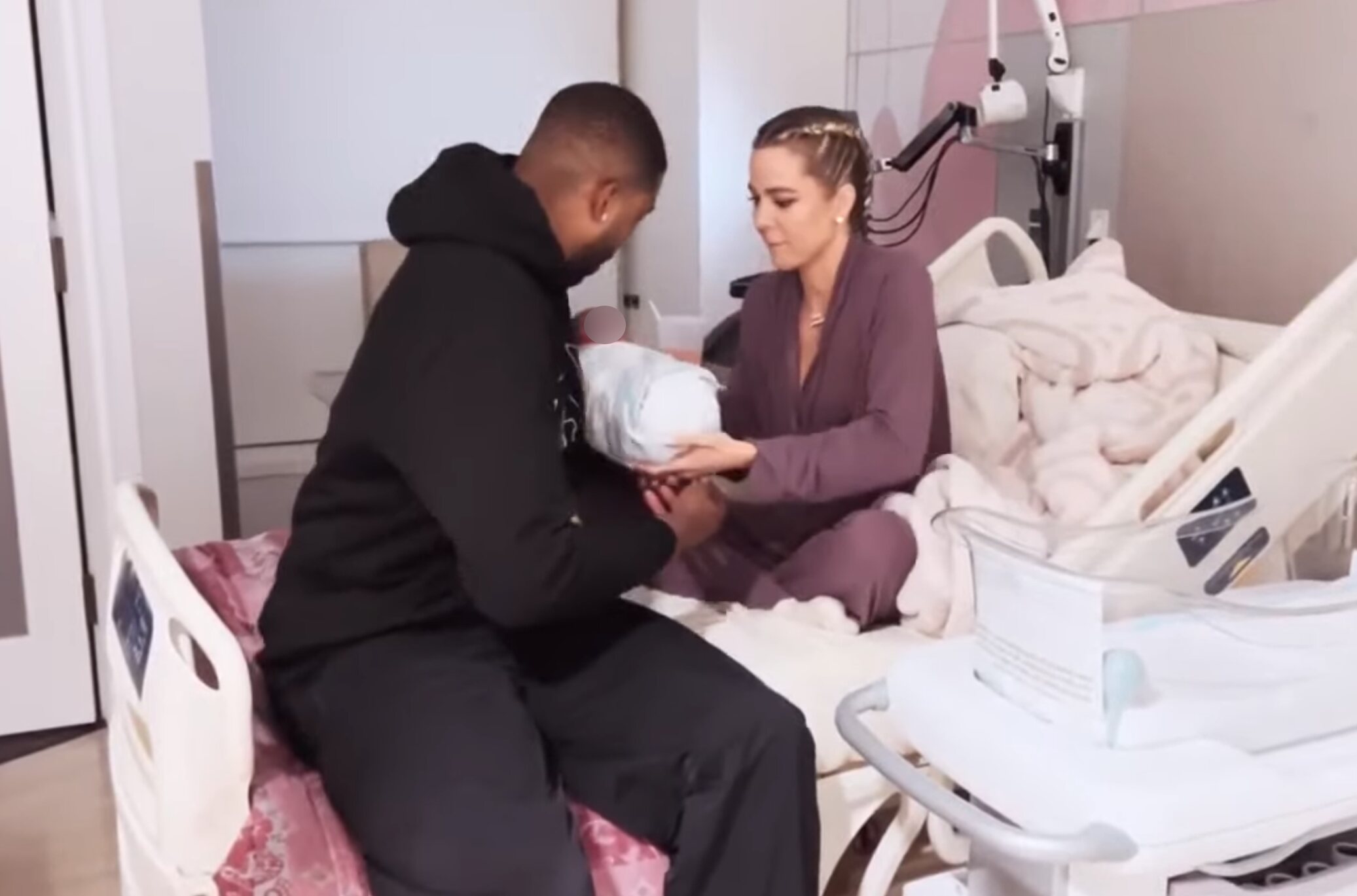 Khloé supo que iba a tener otro hijo con Tristan antes de conocerse la infidelidad | Foto: Hulu