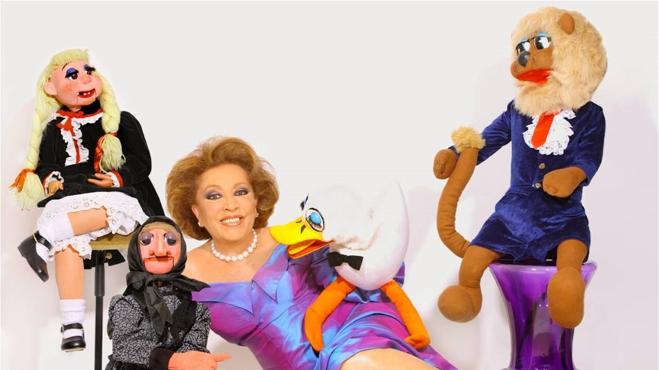 Mari Carmen con sus muñecos/ Foto: Facebook