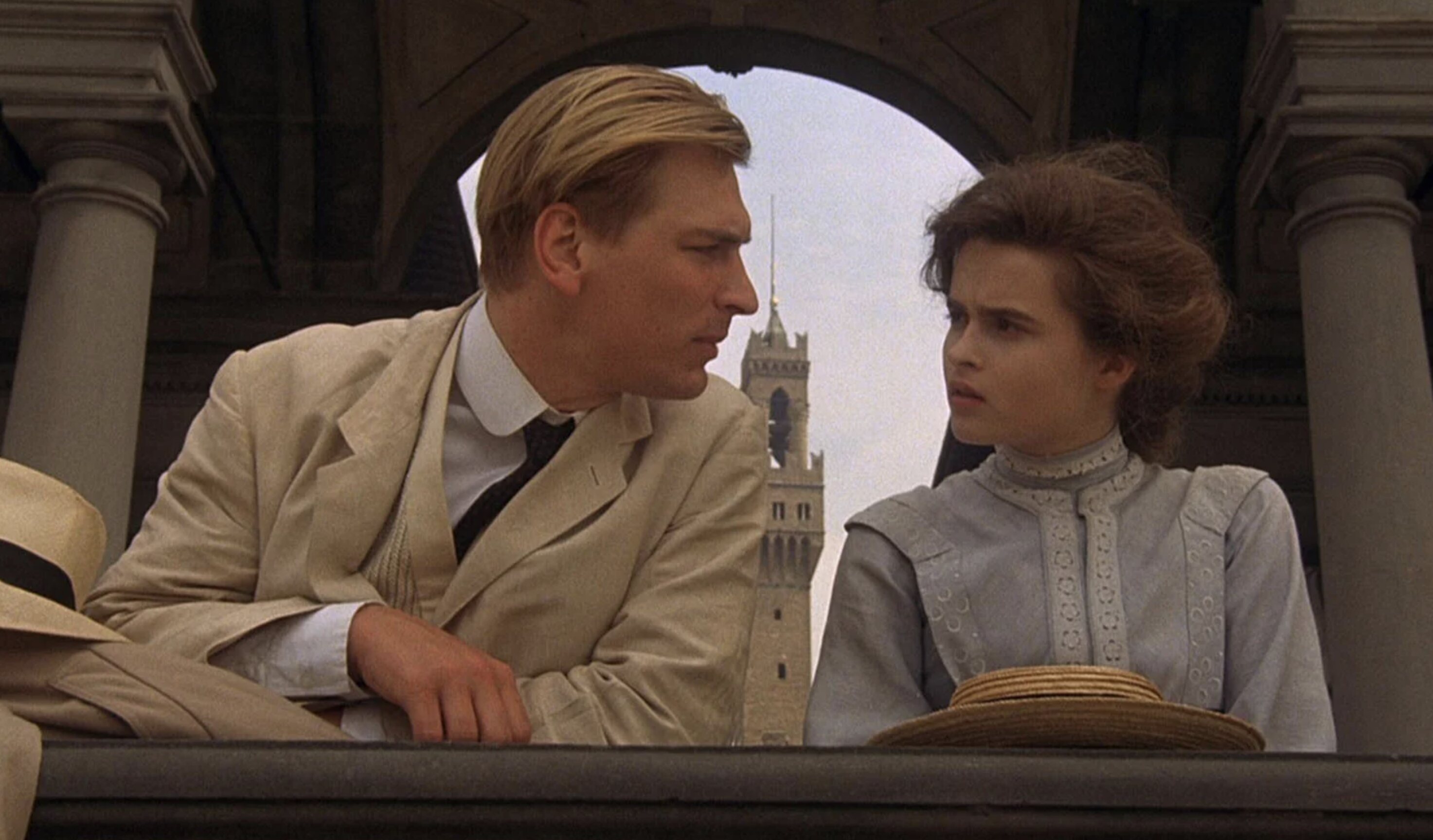 Julian Sands en 'Habitación con vistas' junto a Helena Bonham Carter