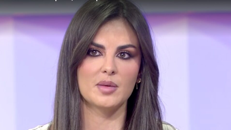 Alexia Rivas respondiendo a Alma Bollo en su programa/foto: telecinco.es