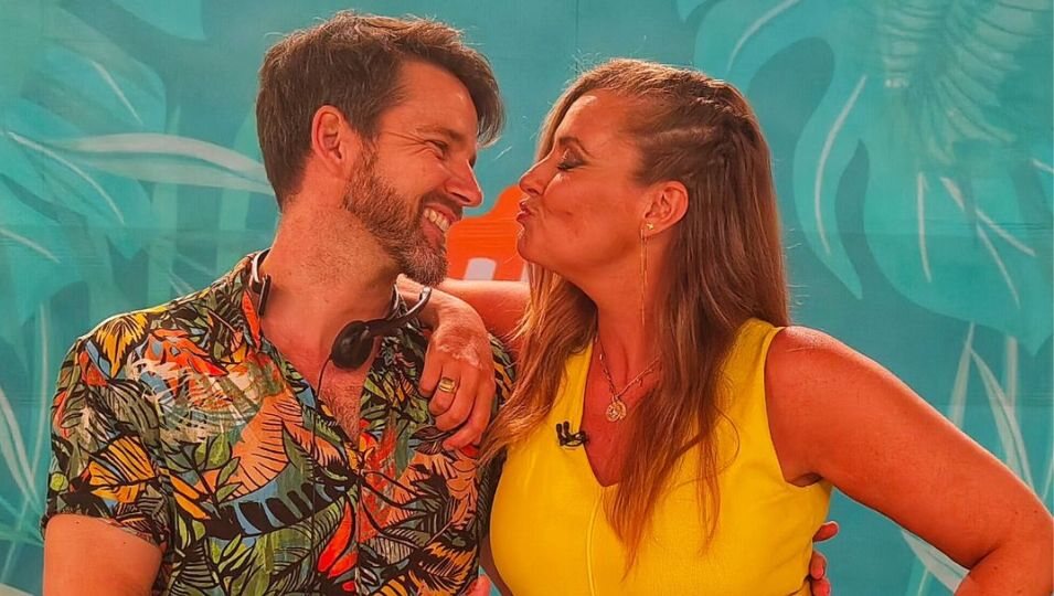 Mikel Hennet durante la versión veraniega de 'Y Ahora Sonsoles Verano': Foto/ Instagram