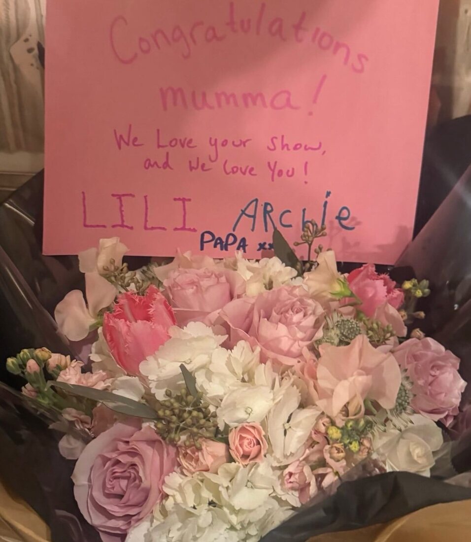 Ramo de flores y felicitación del Príncipe Harry y sus hijos a Meghan Markle por su programa