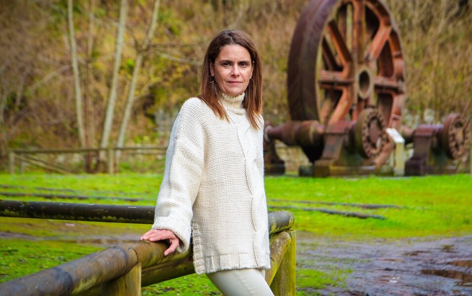 La escritora asturiana Leticia Sierra