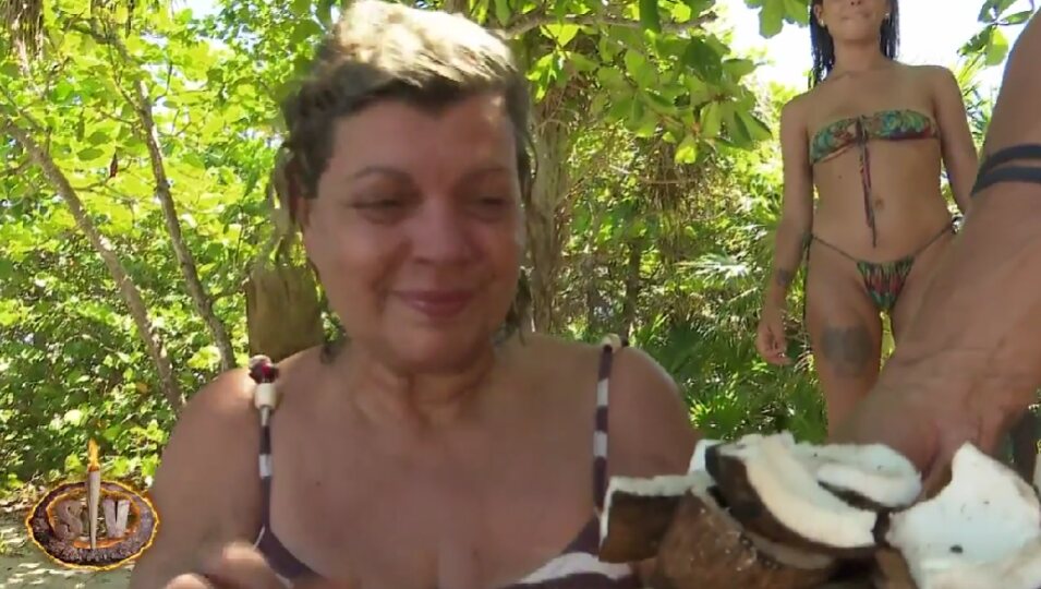 Terelu Campos se emociona al abrir un coco por primera vez l Foto: Telecinco.es