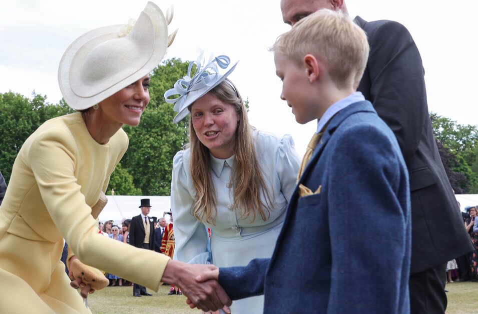 Kate Middleton recibe un regalo de Mato Hatton en el Palacio de Buckingham | X