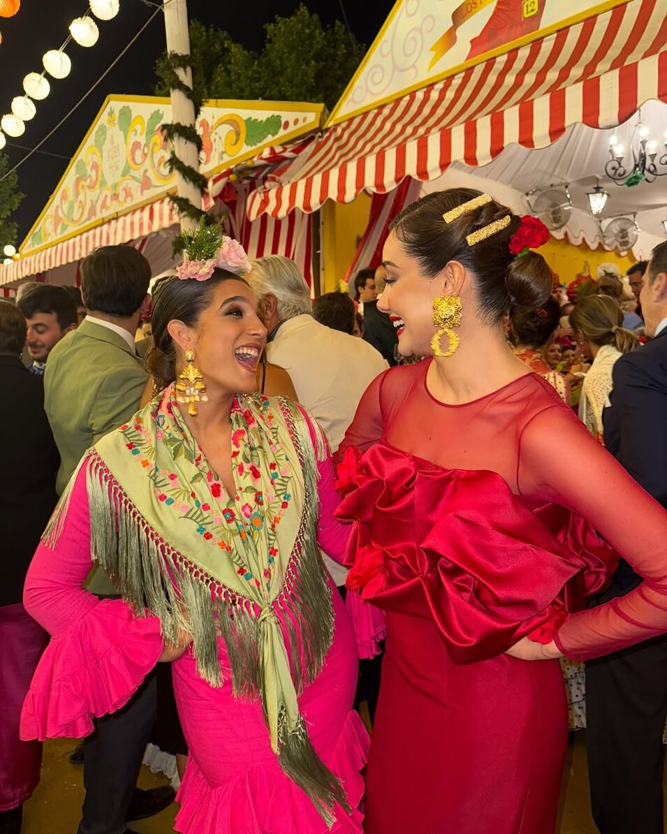 Adara Molinero y Raquel bollo en la Feria de Sevilla | Instagram