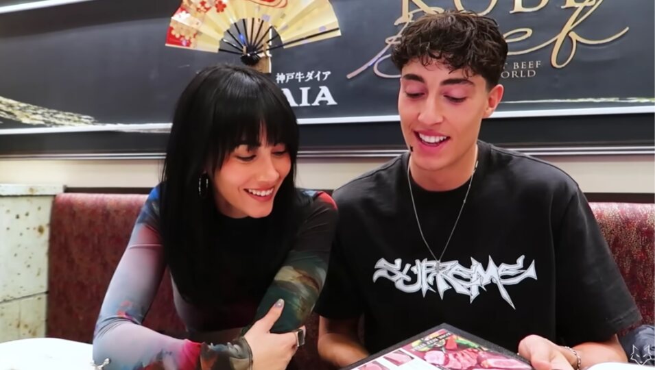 Crecen los rumores de romance entre el creador de contenido y la cantante l Foto: YouTube