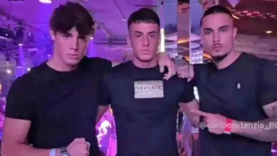 Carlo Costanzia con sus hermanos | Instagram