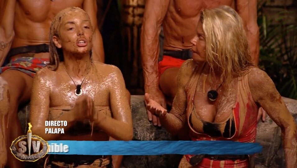 Anita destapa una acción de Escassi con el resto de compañeros l Foto: Telecinco.es