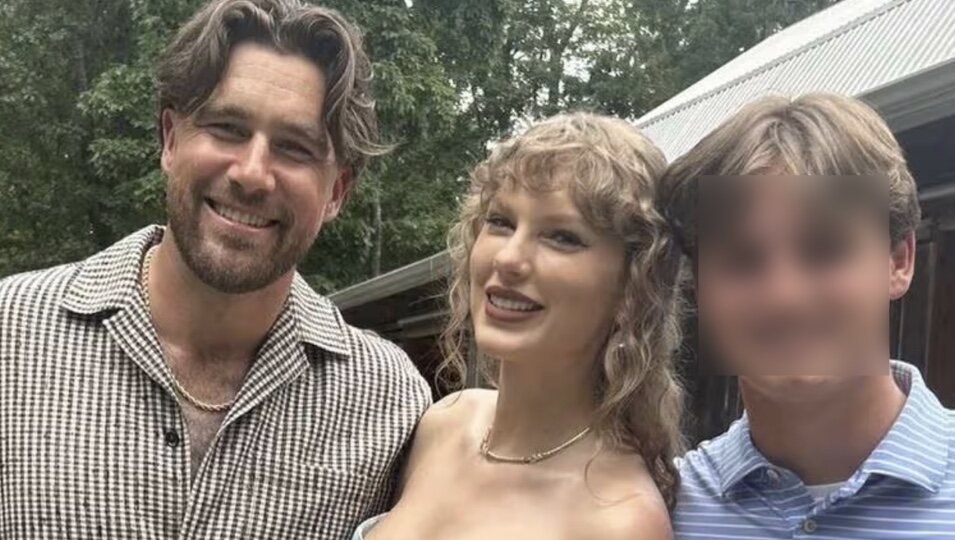 Taylor Swift y Travis Kelce en la boda | Instagram