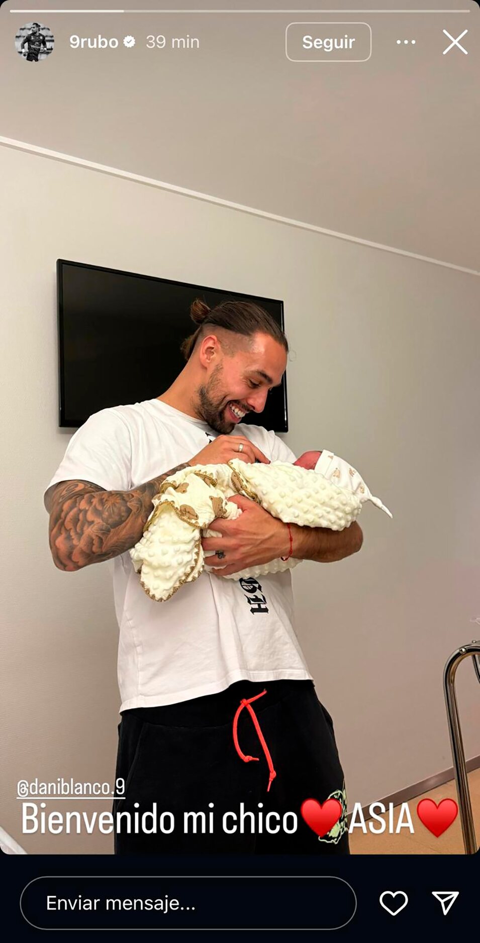 Blanco Rubo y su hijo Asia | Instagram