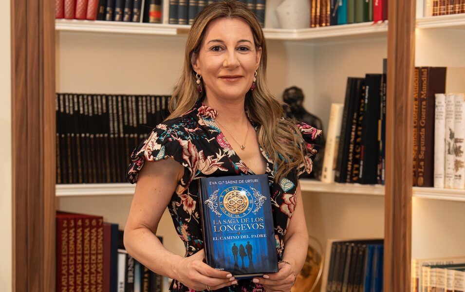 Eva García Sáenz de Urturi ha publicado el desenlace de la saga de los longevos con 'El camino del padre'
