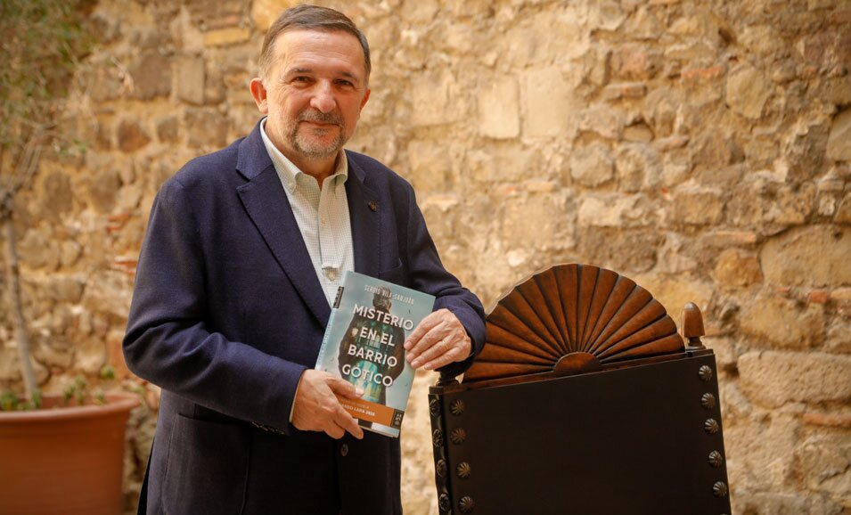 El autor visita con frecuencia el Barrio Gótico porque allí se encuentra la sede de la Real Academia de Buenas Letras