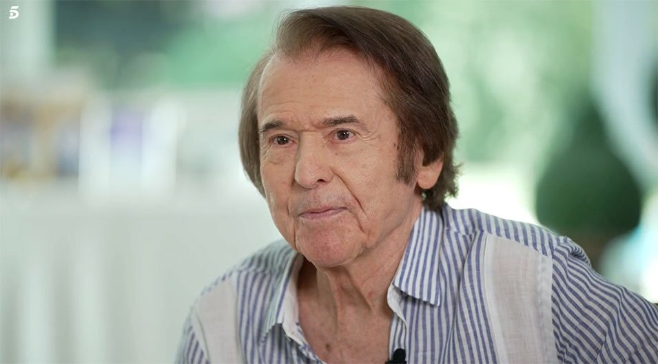 Raphael durante su entrevista con Telecinco News