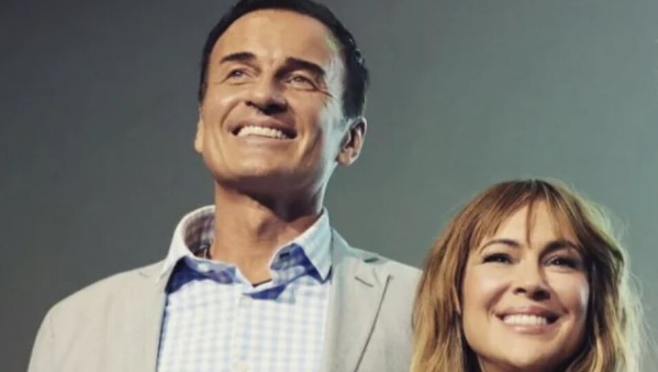 Julian McMahon junto a Alyssa Milano | Foto: Instagram