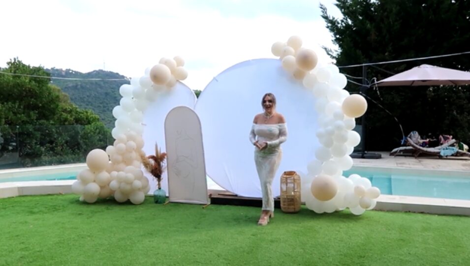 Patri Pérez celebrando su fiesta de revelación del sexo del bebé en Barcelona | Foto: Telecinco.es