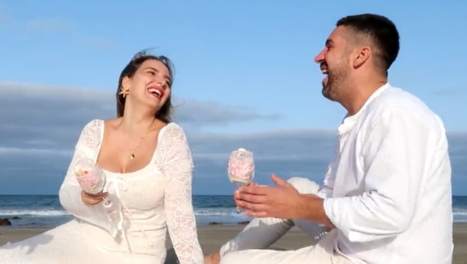 Patri y Lester celebrando juntos la revelación del sexo del bebé | Foto: Telecinco.es