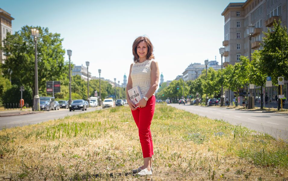 Paloma sánchez-garnica en el Karl-Marx Alle de Berlín
