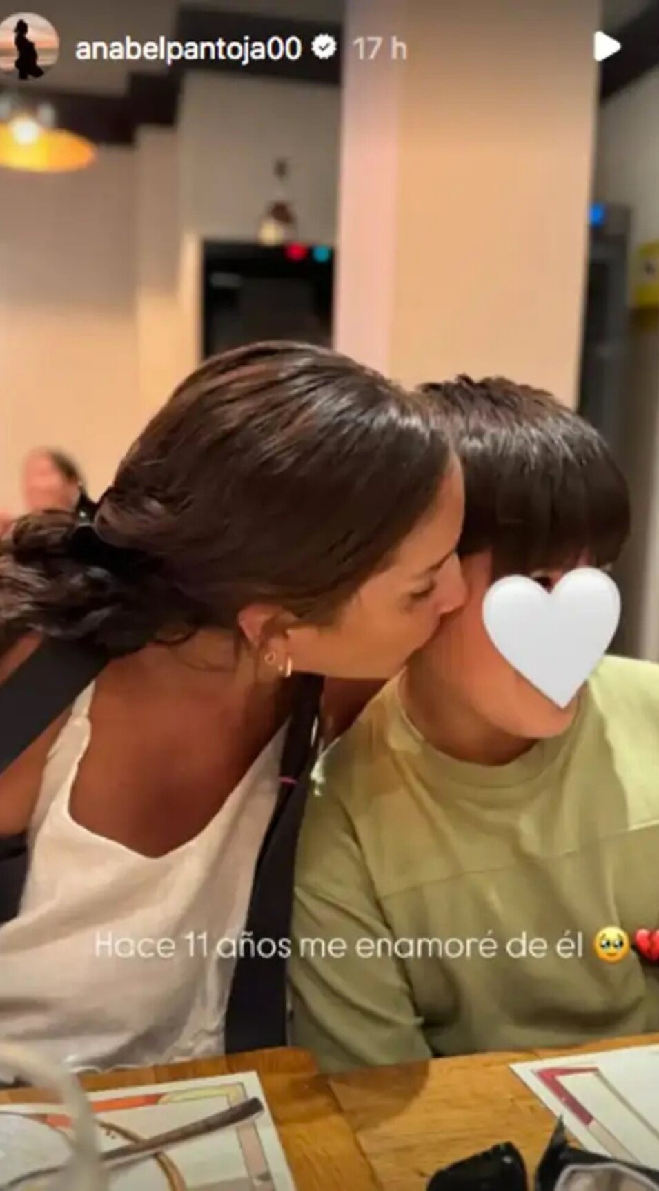 Anabel Pantoja junto al hijo mayor de su prima Isa Pantoja | Foto: Instagram