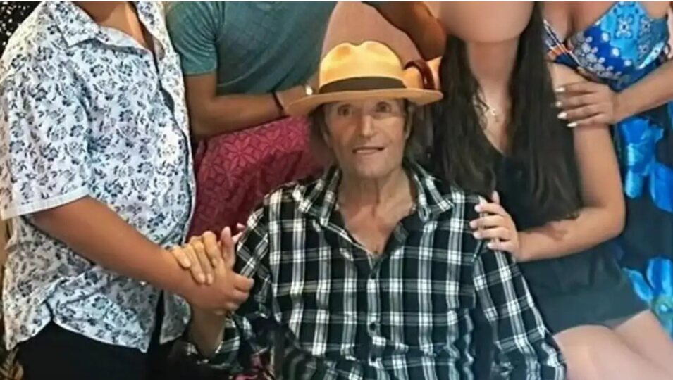 Amador Mohedano junto a sus nietos e hija | Foto: Instagram